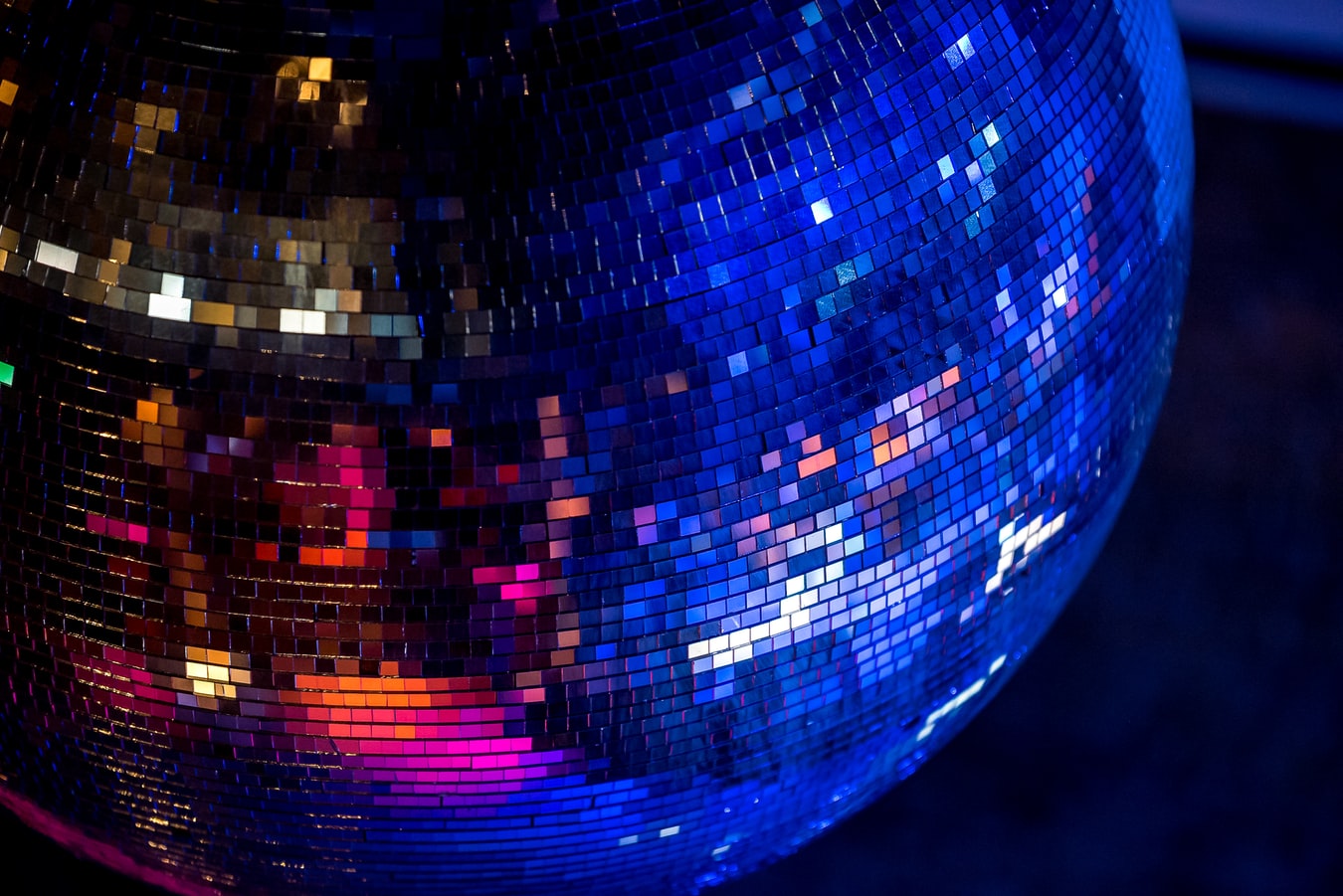 Een silent disco organiseren? 4 tips voor een onvergetelijk feest